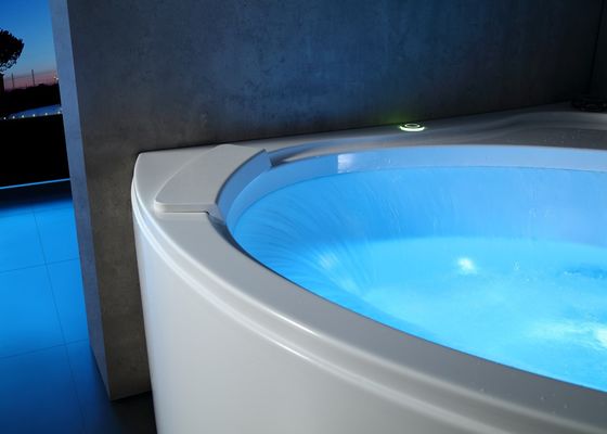 Circle Waterfall Massage Bathtub With U Type Overflow System